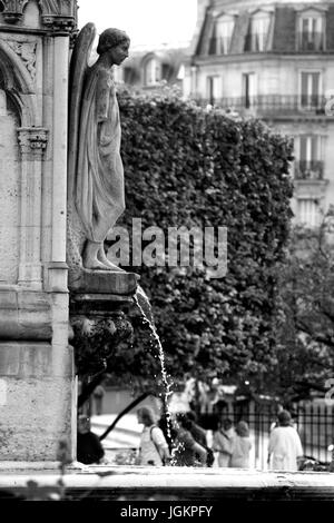 Parigi, Francia - 12 agosto 2006: le statue ed elementi architettonici della facciata principale della cattedrale di Notre Dame de Paris. 12 Agosto, 2006. Parigi, Francia. Foto Stock