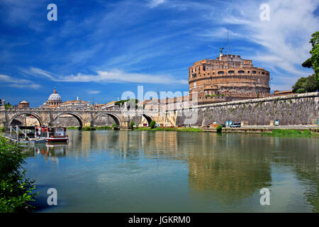 Fiume Tevere, Ponte Sant'Angelo e Castel Sant'Angelo, Roma, Italia Foto Stock