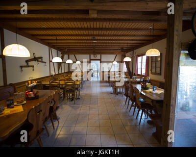 Interior tradizionale ristorante svizzero Foto Stock