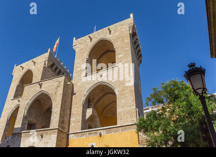 Vecchia porta della città Torres de Quart a Valencia, Spagna Foto Stock