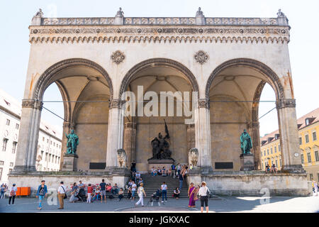 Monaco di Baviera, Germania - 7 Giugno 2016: Campo Marshall's Hall di fronte Feldherrnhalle presso l'Odeonsplatz, Monaco di Baviera, Germania Foto Stock