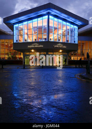 Floral Pavilion Theatre di New Brighton, Wirral, esterno durante la notte. Foto Stock