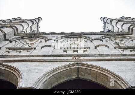 Montreal, Canada - 26 Luglio 2014: la zona della città vecchia con la Basilica di Notre Dame durante il giorno al di fuori nella regione di Québec city Foto Stock