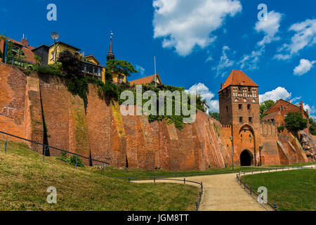 Le mura e la porta del castello, Tangermünde, Sassonia-Anhalt, Germania Foto Stock