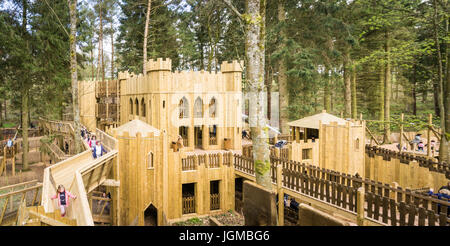 Il grande gioco in legno castello in castello Lowther, Cumbria Foto Stock