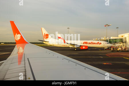 KUALA LUMPUR, Malesia - circa gennaio 2016: un aria Malindo Boeing 737 presso l'Aeroporto Internazionale di Kuala Lumpur. Foto Stock