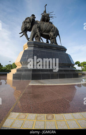 Regina Suriyothai monumento, Ayutthaya. Foto Stock