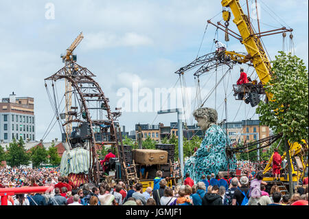 Belgio, Anversa, De Reuzen - i giganti da Royal de Luxe - Zomer van Antwerpen 2015 Foto Stock