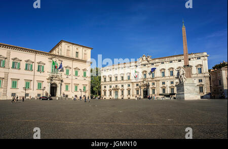 Piazza del Quirinale a Roma con il Presidente della Repubblica Italiana residenza ufficiale e dalla Corte Suprema palace Foto Stock