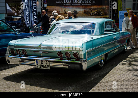 Berlino - Giugno 17, 2017: full-size auto Chevrolet Impala SS, 1964. Vista posteriore. Classic giorni Berlino 2017. Foto Stock