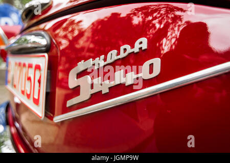 Berlino - Giugno 17, 2017: dettaglio della piccola famiglia auto Skoda S440, 1958. Close-up. Classic giorni Berlino 2017. Foto Stock