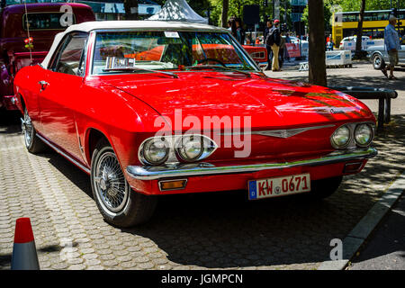 Berlino - Giugno 17, 2017: vettura compatta Chevrolet Corvair Monza convertibile (seconda generazione), 1969. Classic giorni Berlino 2017. Foto Stock