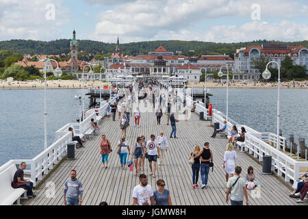 Turisti sul molo in legno in Sopot, Polonia, 09 luglio, 2017. Foto Stock