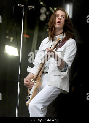 Tom Ogden da fiori esegue sul palco principale al festival TRNSMT in Glasgow. Foto Stock