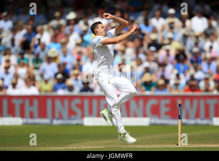 Sud Africa Morne Morkel bocce durante il giorno quattro del primo Investec Test match al Signore, Londra. Stampa foto di associazione. Picture Data: domenica 9 luglio 2017. Vedere PA storia CRICKET Inghilterra. Foto di credito dovrebbe leggere: Nigel francese/filo PA. Restrizioni: solo uso editoriale. Nessun uso commerciale senza il previo consenso scritto da parte della BCE. Immagine ancora utilizzare solo. Assenza di immagini in movimento per emulare broadcast. Non rimuovere od oscurare del logo dello sponsor. Foto Stock