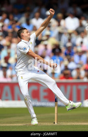 Sud Africa Morne Morkel bocce durante il giorno quattro del primo Investec Test match al Signore, Londra. Stampa foto di associazione. Picture Data: domenica 9 luglio 2017. Vedere PA storia CRICKET Inghilterra. Foto di credito dovrebbe leggere: Nigel francese/filo PA. Restrizioni: solo uso editoriale. Nessun uso commerciale senza il previo consenso scritto da parte della BCE. Immagine ancora utilizzare solo. Assenza di immagini in movimento per emulare broadcast. Non rimuovere od oscurare del logo dello sponsor. Foto Stock