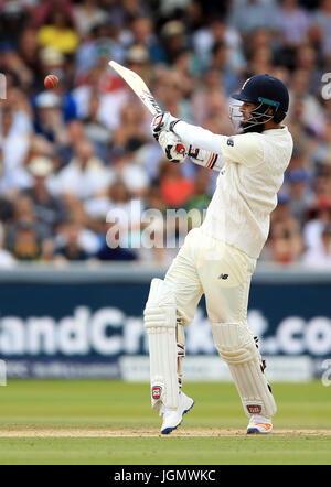 L'Inghilterra del Moeen Ali pipistrelli durante il giorno quattro del primo Investec Test match al Signore, Londra. Stampa foto di associazione. Picture Data: domenica 9 luglio 2017. Vedere PA storia CRICKET Inghilterra. Foto di credito dovrebbe leggere: Nigel francese/filo PA. Restrizioni: solo uso editoriale. Nessun uso commerciale senza il previo consenso scritto da parte della BCE. Immagine ancora utilizzare solo. Assenza di immagini in movimento per emulare broadcast. Non rimuovere od oscurare del logo dello sponsor. Foto Stock