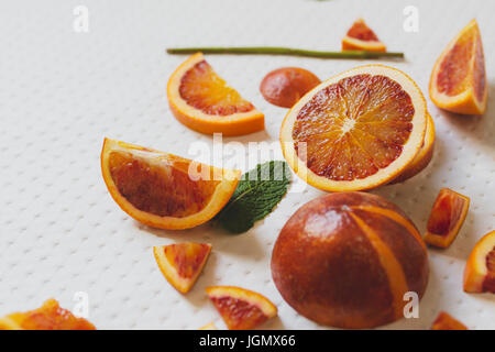 Succo di sangue arance rosse, taglio fresco, frutta fresca Foto Stock
