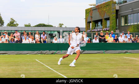 Il tedesco giocatore di tennis Dustin Brown durante una partita a tennis di Wimbledon Championships 2017, All England Lawn Tennis e Croquet Club, REGNO UNITO Foto Stock