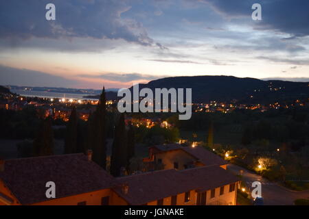 Gardasee bei Nacht, lago di garda di notte Foto Stock