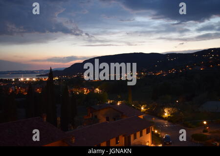 Gardasee bei Nacht, lago di garda di notte Foto Stock