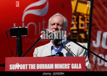 Durham, Regno Unito. 08 Luglio, 2017. Jeremy Corbyn parla al Durham dei minatori di Gala in Durham City, Inghilterra. Il 2017 Durham dei minatori Gala è la 133degli eventi che sono noti anche come il grande incontro. Credito: Stuart Forster/Alamy Live News Foto Stock