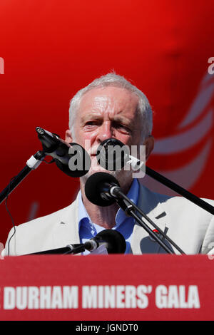 Durham, Regno Unito. 08 Luglio, 2017. Jeremy Corbyn parla al Durham dei minatori di Gala in Durham City, Inghilterra. Il 2017 Durham dei minatori Gala è la 133degli eventi che sono noti anche come il grande incontro. Credito: Stuart Forster/Alamy Live News Foto Stock