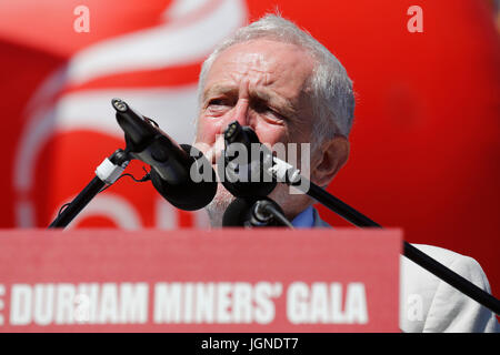 Durham, Regno Unito. 08 Luglio, 2017. Jeremy Corbyn parla al Durham dei minatori di Gala in Durham City, Inghilterra. Il 2017 Durham dei minatori Gala è la 133degli eventi che sono noti anche come il grande incontro. Credito: Stuart Forster/Alamy Live News Foto Stock