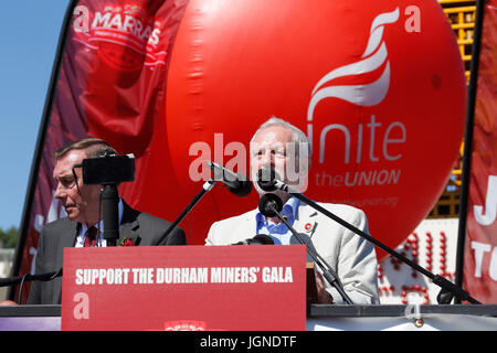 Durham, Regno Unito. 08 Luglio, 2017. Jeremy Corbyn parla al Durham dei minatori di Gala in Durham City, Inghilterra. Il 2017 Durham dei minatori Gala è la 133degli eventi che sono noti anche come il grande incontro. Credito: Stuart Forster/Alamy Live News Foto Stock