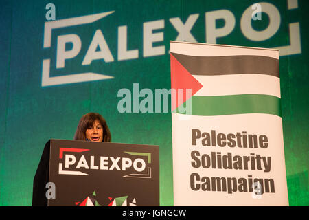 Londra, Regno Unito. 8 Luglio, 2017. Dr Ghada Karmi, medico palestinese di medicina, autore e accademico, affronta una sessione di Palestina Expo intitolata "Da Balfour di Apartheid'. Il 2017 segna il centenario della Dichiarazione Balfour. Credito: Mark Kerrison/Alamy Live News Foto Stock