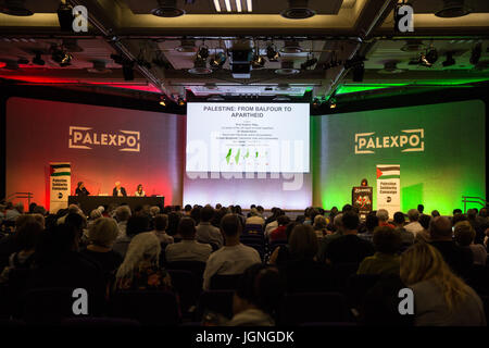 Londra, Regno Unito. 8 Luglio, 2017. Dr Ghada Karmi, medico palestinese di medicina, autore e accademico, affronta una sessione di Palestina Expo intitolata "Da Balfour di Apartheid'. Il 2017 segna il centenario della Dichiarazione Balfour. Credito: Mark Kerrison/Alamy Live News Foto Stock