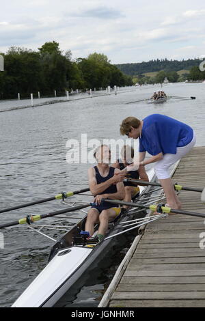 Henley on Thames, Regno Unito. 8 lug 2017. Henley, UK. 8 Luglio, 2017. Finali della giornata a Henley Regatta Credito: David Hammant/Alamy Live News Foto Stock