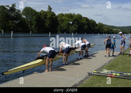 Henley on Thames, Regno Unito. 8 lug 2017. Henley, UK. 8 Luglio, 2017. Finali della giornata a Henley Regatta Credito: David Hammant/Alamy Live News Foto Stock