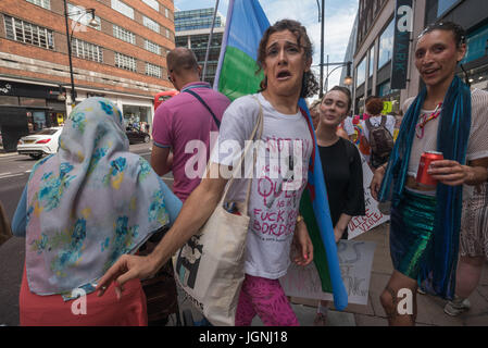 Londra, Regno Unito. 8 luglio 2017. I dimostranti si riuniscono a Marble Arch per i migranti diritti e blocco Anti-Racist marciando per recuperare orgoglio come protesta, marciando nella parte anteriore della parata ufficiale. Credito: Peter Marshall / Alamy Live News Foto Stock