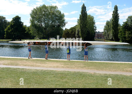 Henley on Thames, Regno Unito. 8 lug 2017. Henley, UK. 8 Luglio, 2017. Finali della giornata a Henley Regatta Credito: David Hammant/Alamy Live News Foto Stock