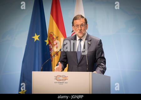 Presidente spagnolo Mariano Rajoy durante una conferenza stampa al termine della due giorni di vertice G20 incontro dei leader mondiali Luglio 8, 2017 ad Amburgo, in Germania. (Bundesregierung/Bergmann via Planetpix) Foto Stock