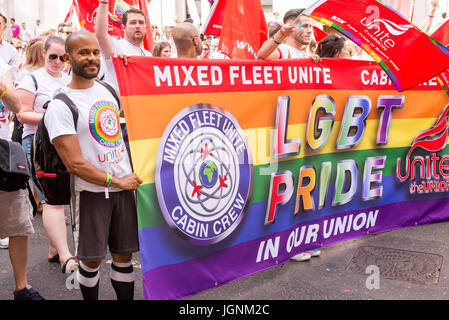 Londra, Regno Unito. 8 Luglio, 2017. Equipaggio di cabina per flotte miste unite a Londra Pride 2017. Migliaia di persone si uniscono alla annuale parata LGBT attraverso il capitale. Credito: Nicola Ferrari/Alamy Live News Foto Stock