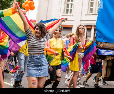 Londra, Regno Unito. 8 Luglio, 2017. Manifestanti durante la sfilata del Pride London 2017.Migliaia di persone si uniscono alla annuale parata LGBT attraverso il capitale. Credito: Nicola Ferrari/Alamy Live News Foto Stock