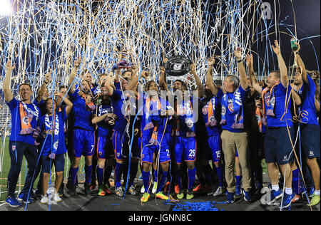 Miami, Florida, Stati Uniti d'America. 08 Luglio, 2017. Miami FC celebra la vittoria della molla NASL stagionale del campionato dopo aver sconfitto in un North American Soccer League il San Francisco delta a Riccardo Silva Stadium di Miami, Florida. Miami FC ha vinto 7-0. Mario Houben/CSM/Alamy Live News Foto Stock