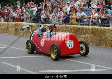 Londra, Regno Unito. 9 Luglio, 2017. Di spettatori e piloti sia sopportato un pomeriggio di emozioni e di versamenti al Red Bull Soapbox Race che ha avuto luogo a Alexandra Palace domenica 9 luglio. Credito: Enrique Guadiz/Alamy Live News Foto Stock