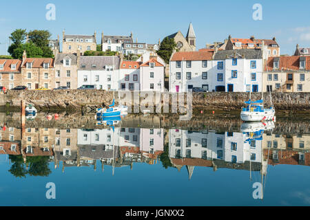St Monan's Fife, scozzese del villaggio di pescatori di riflessioni, East Neuk di Fife, Scozia, Regno Unito Foto Stock