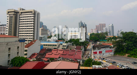 Kuala Lumpur, Malesia - giu 6, 2015. Edifici che si trovano presso il centro cittadino di Kuala Lumpur in Malesia. Kuala Lumpur è la capitale nazionale della Malaysia come wel Foto Stock