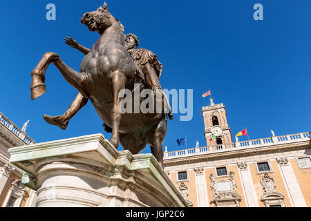 La replica del Marco Aurelio statua equestre in bronzo, Campidoglio, Roma, Italia Foto Stock