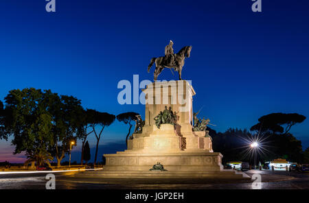 Monumento a Garibaldi di notte, a cura di Emilio Gallori, 1895, Piazzale Giuseppe Garibaldi, il Gianicolo (Gianicolo), Trastevere, Roma, Italia Foto Stock