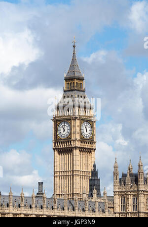 Elisabetta la torre con il Big Ben all'interno della campana, Palazzo di Westminster a Londra, Estate 2016 Foto Stock