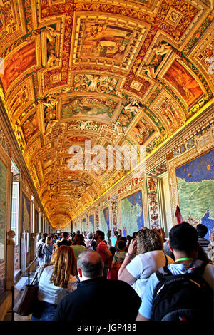 Nella galleria di mappe (galleria delle carte geografiche) dei musei vaticani, Città del Vaticano Foto Stock