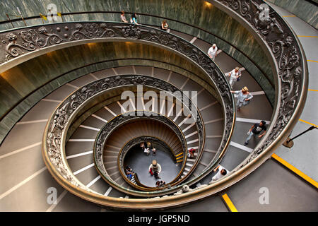 Il famoso "Bramante" scalinata dei Musei Vaticani, Città del Vaticano Foto Stock