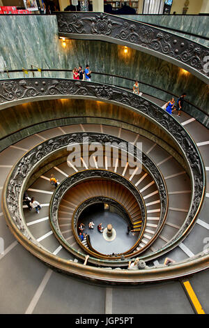 Il famoso "Bramante" scalinata dei Musei Vaticani, Città del Vaticano Foto Stock