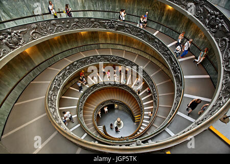 Il famoso "Bramante" scalinata dei Musei Vaticani, Città del Vaticano Foto Stock