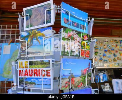 Port Louis, Maurizio - Jan 4, 2017. Vendita di cartoline presso il negozio in Port Louis, Mauritius. Port Louis è il business e la capitale amministrativa della Foto Stock